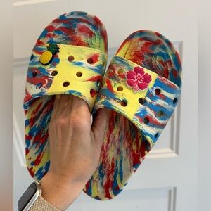 Crocs Men 8 women 10